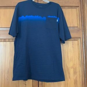 Men’s North Face shirt